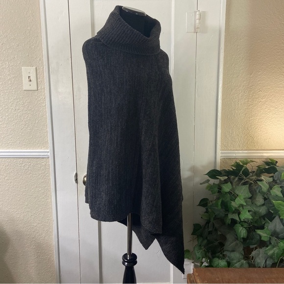 Barefoot Dreams Cozy Chic One Size Plus Asymmetrical Poncho - Picture 7 of 14